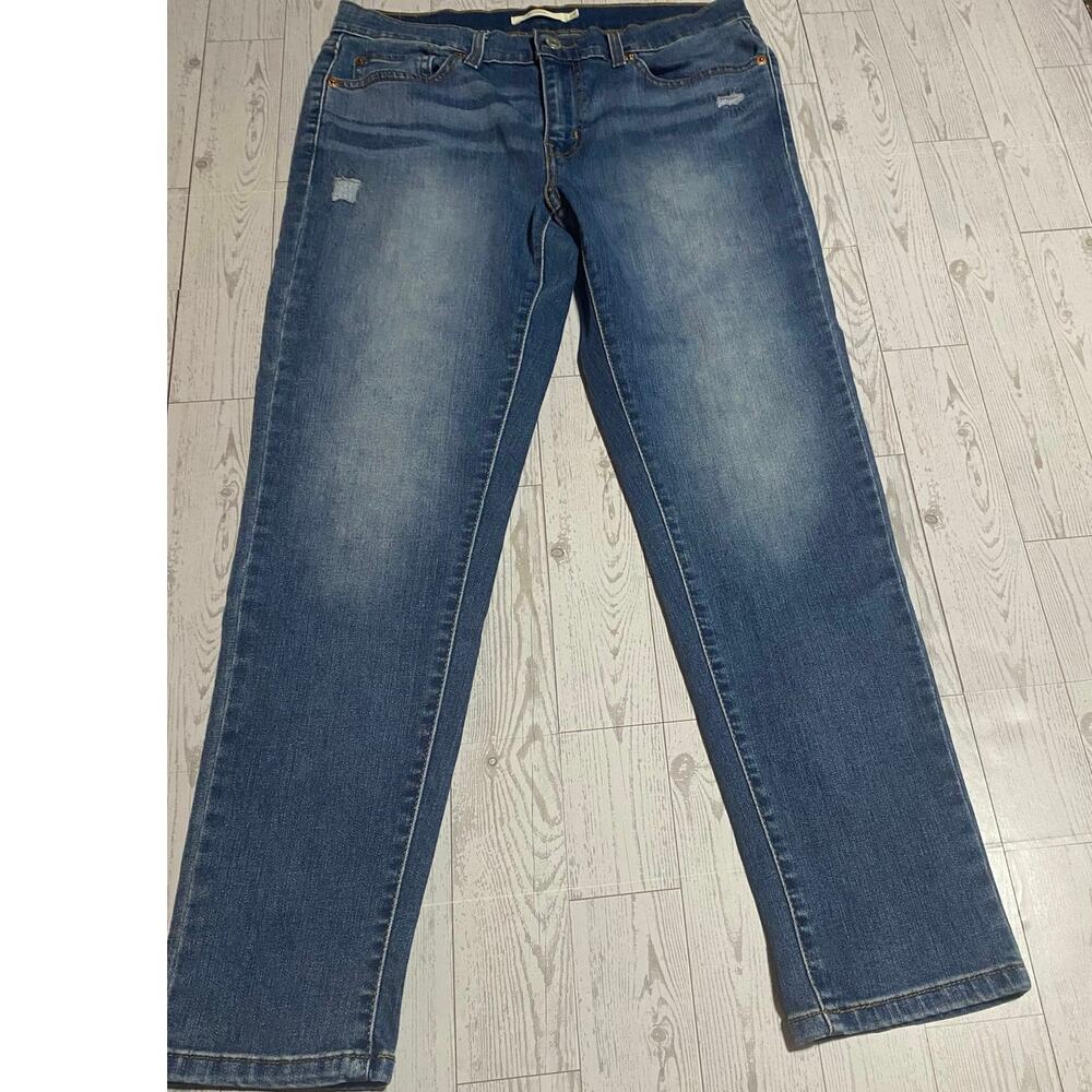 Levi’s Boyfriend Jeans Women’s Size 28 Medium Wash Distressed Relaxed Fit